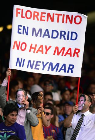 Striscioni anti-Real Madrid. Afp